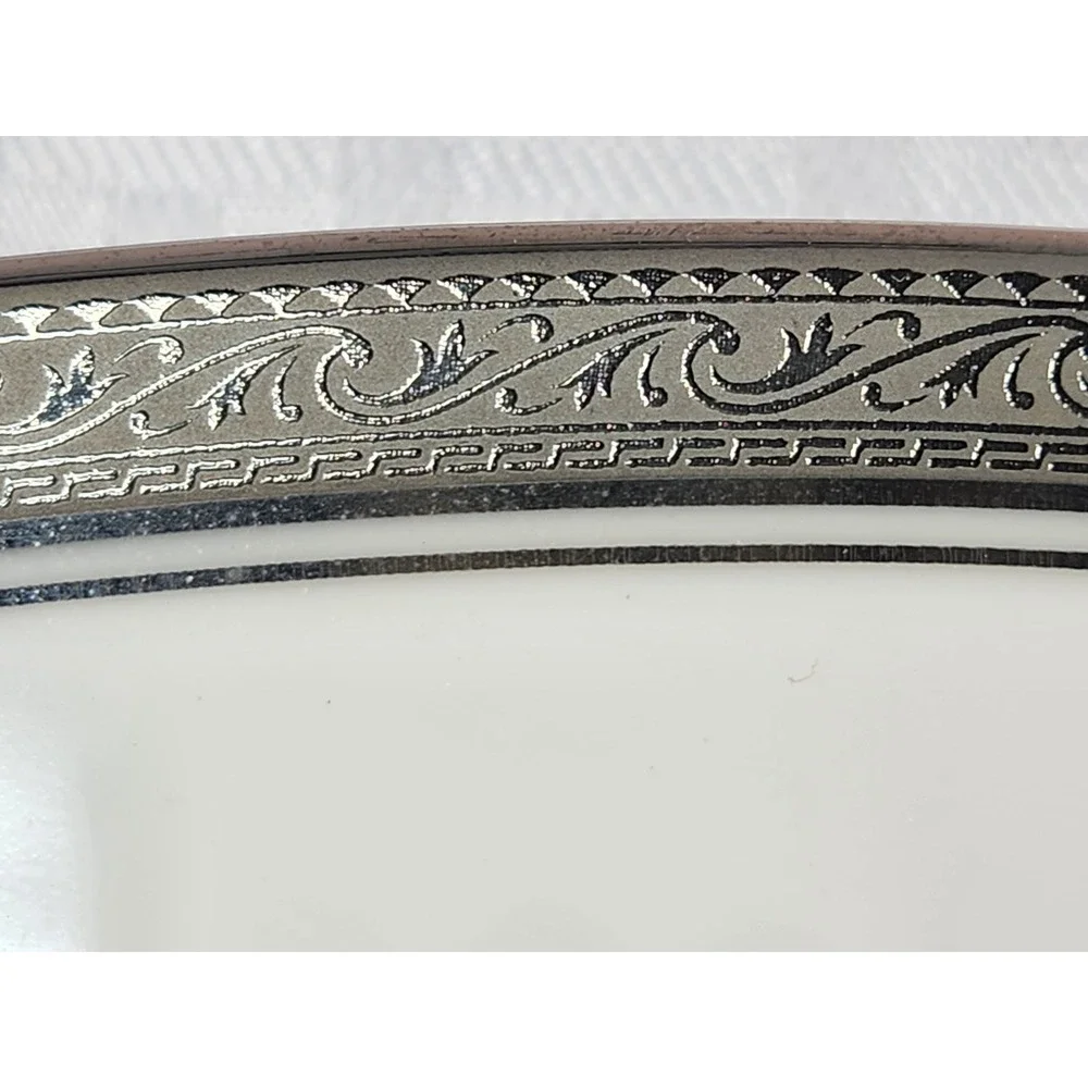 Noritake Crestwood Legendary Platinum 13 1/2